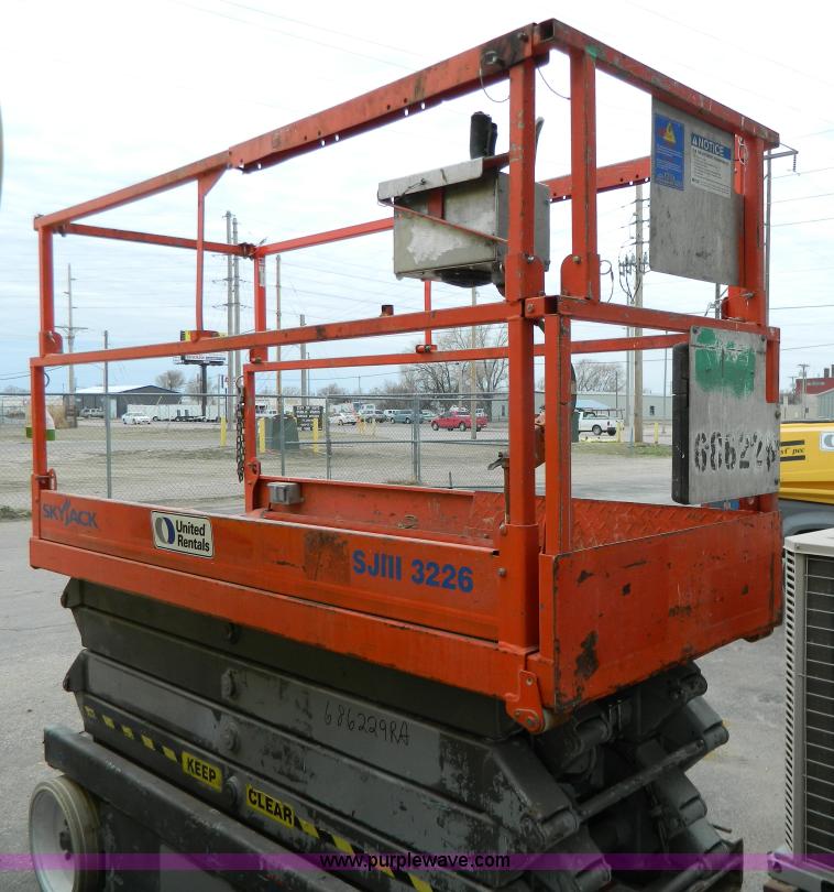 image for item Y9407 2007 Skyjack SJIII 3226 electric scissor lift