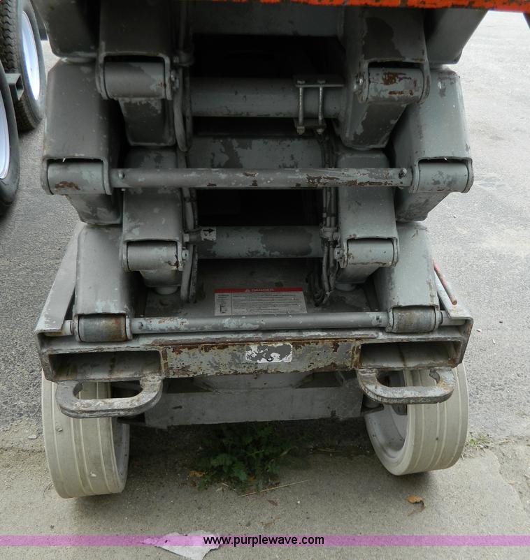 image for item Y9407 2007 Skyjack SJIII 3226 electric scissor lift