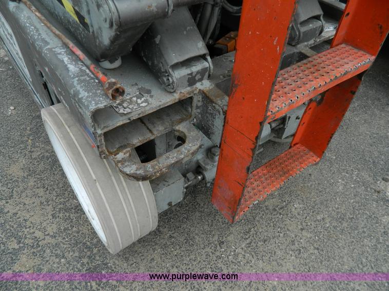 image for item Y9407 2007 Skyjack SJIII 3226 electric scissor lift