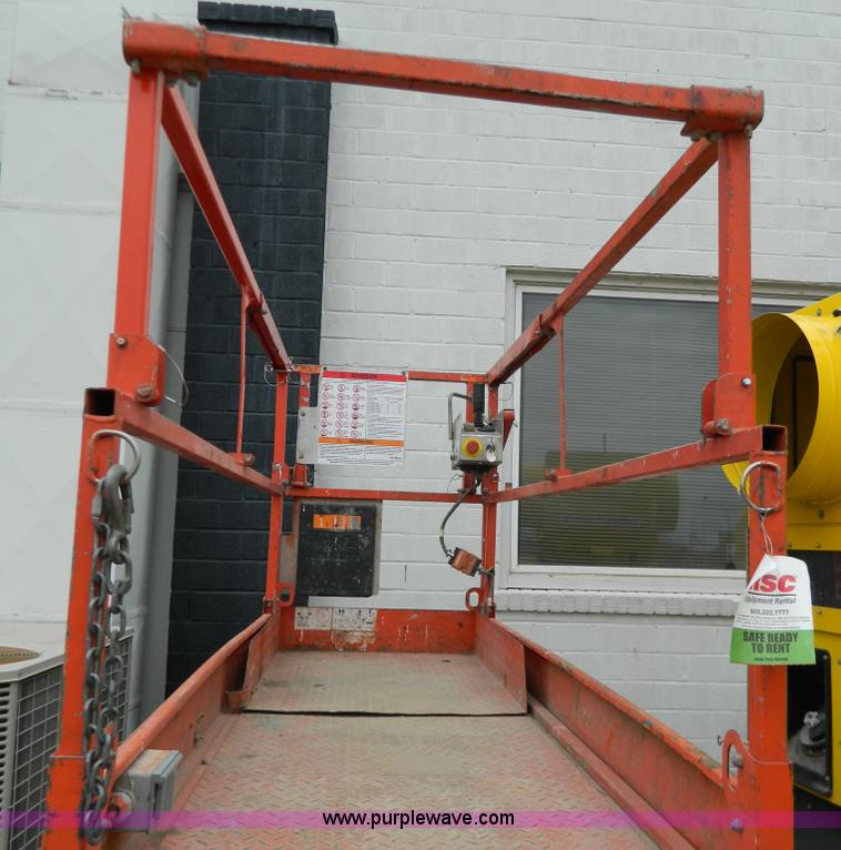 image for item Y9407 2007 Skyjack SJIII 3226 electric scissor lift