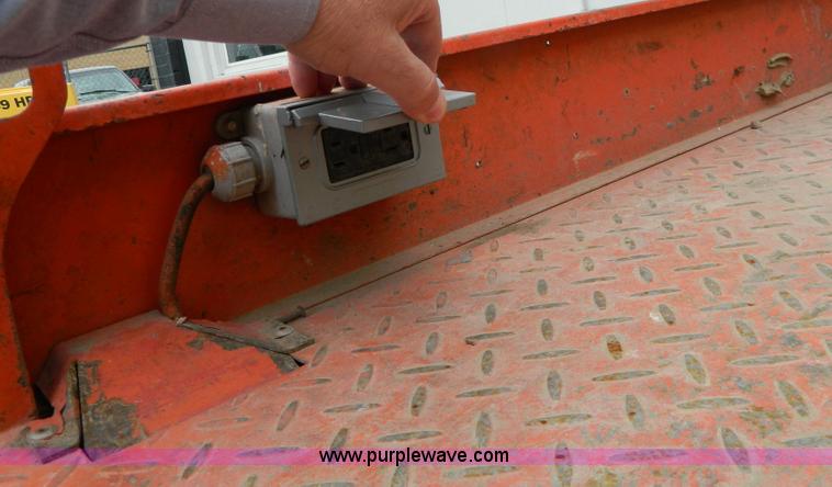 image for item Y9407 2007 Skyjack SJIII 3226 electric scissor lift