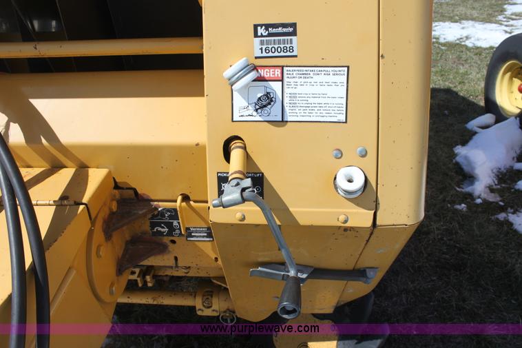 image for item AA9089 1993 Vermeer 604 Series K round baler