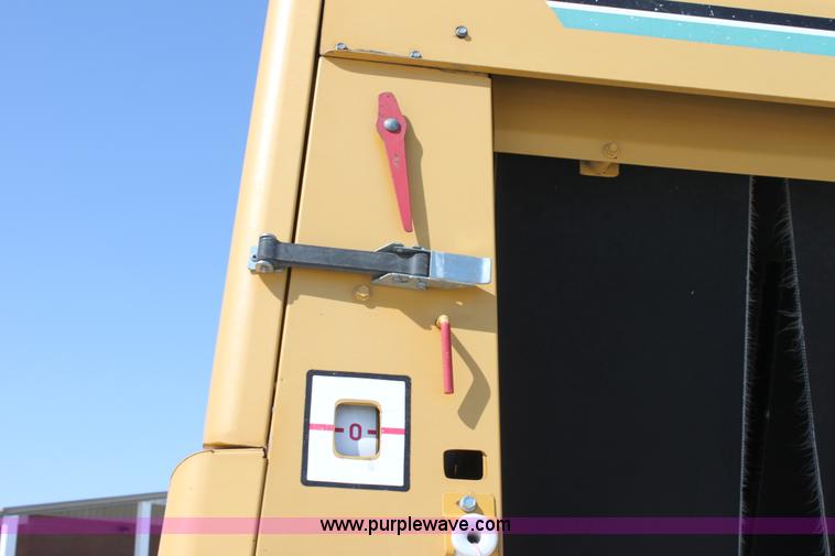 image for item AA9089 1993 Vermeer 604 Series K round baler