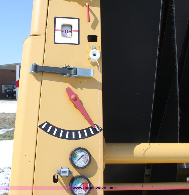 image for item AA9089 1993 Vermeer 604 Series K round baler