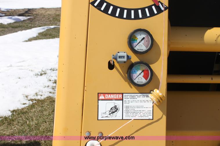 image for item AA9089 1993 Vermeer 604 Series K round baler
