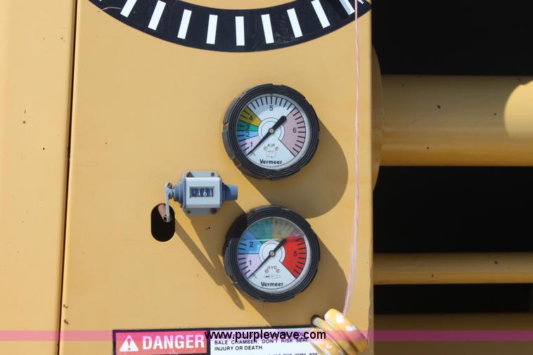 image for item AA9089 1993 Vermeer 604 Series K round baler