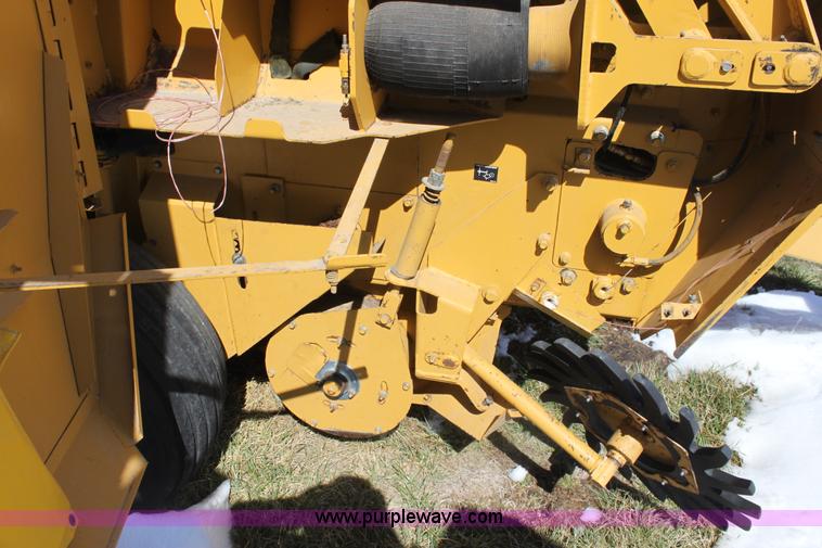 image for item AA9089 1993 Vermeer 604 Series K round baler