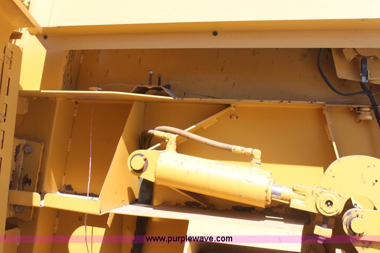 image for item AA9089 1993 Vermeer 604 Series K round baler