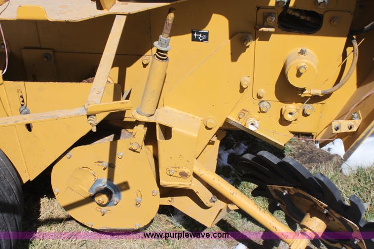 image for item AA9089 1993 Vermeer 604 Series K round baler