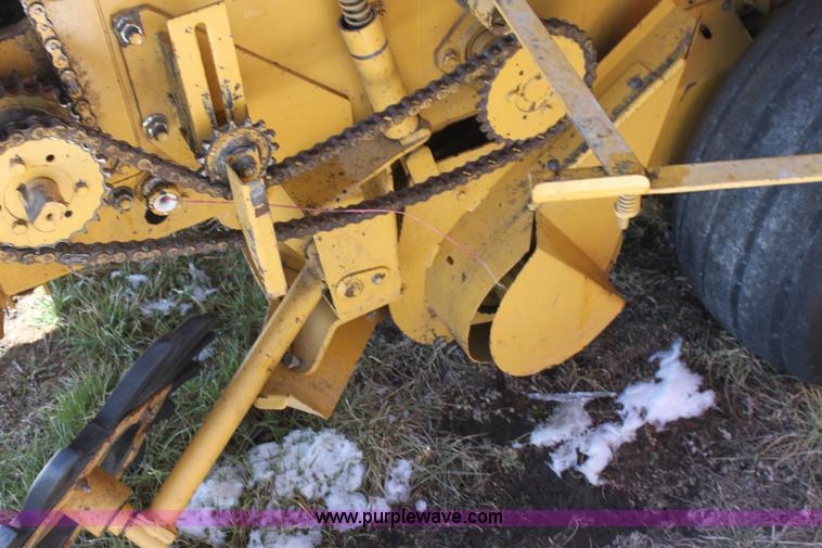 image for item AA9089 1993 Vermeer 604 Series K round baler