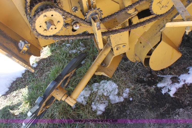 image for item AA9089 1993 Vermeer 604 Series K round baler