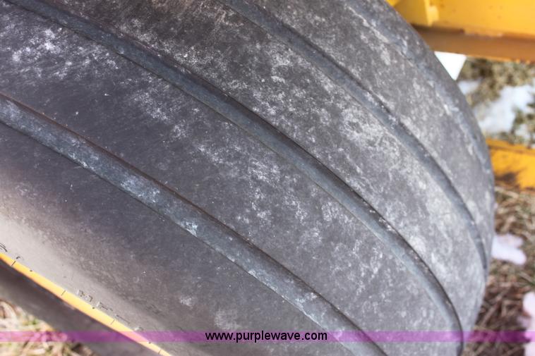 image for item AA9089 1993 Vermeer 604 Series K round baler