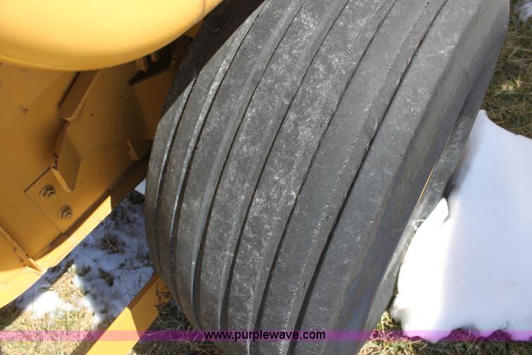 image for item AA9089 1993 Vermeer 604 Series K round baler