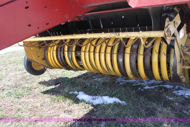 image for item AA9091 1991 New Holland 660 round baler