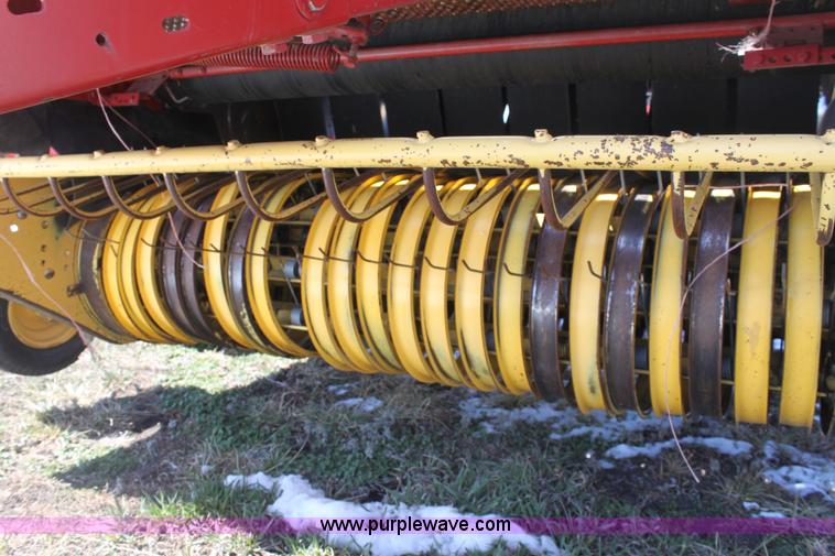 image for item AA9091 1991 New Holland 660 round baler