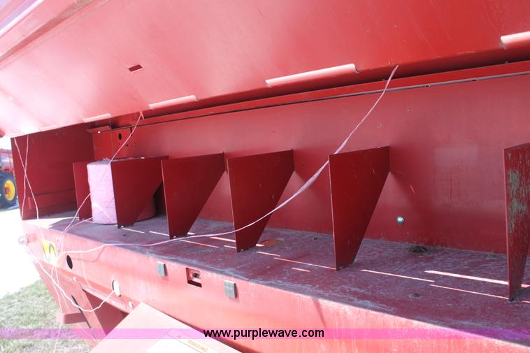 image for item AA9091 1991 New Holland 660 round baler