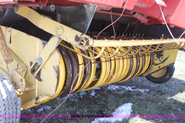 image for item AA9091 1991 New Holland 660 round baler