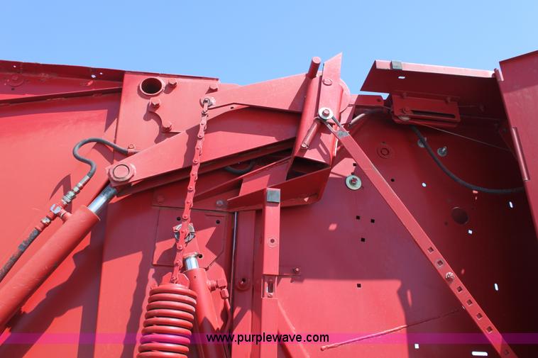 image for item AA9091 1991 New Holland 660 round baler