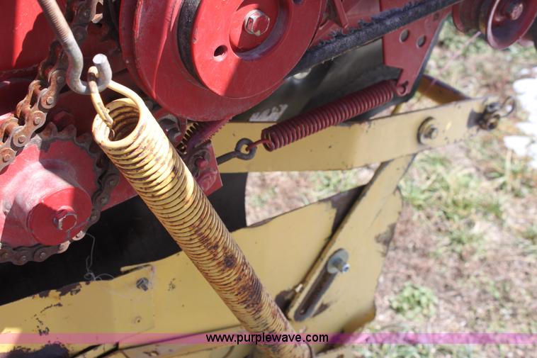 image for item AA9091 1991 New Holland 660 round baler