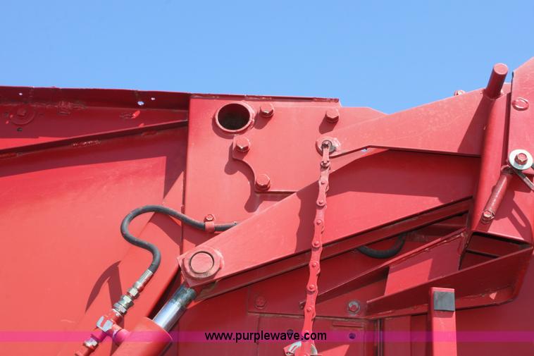 image for item AA9091 1991 New Holland 660 round baler