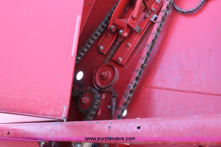 image for item AA9091 1991 New Holland 660 round baler