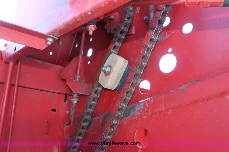 image for item AA9091 1991 New Holland 660 round baler