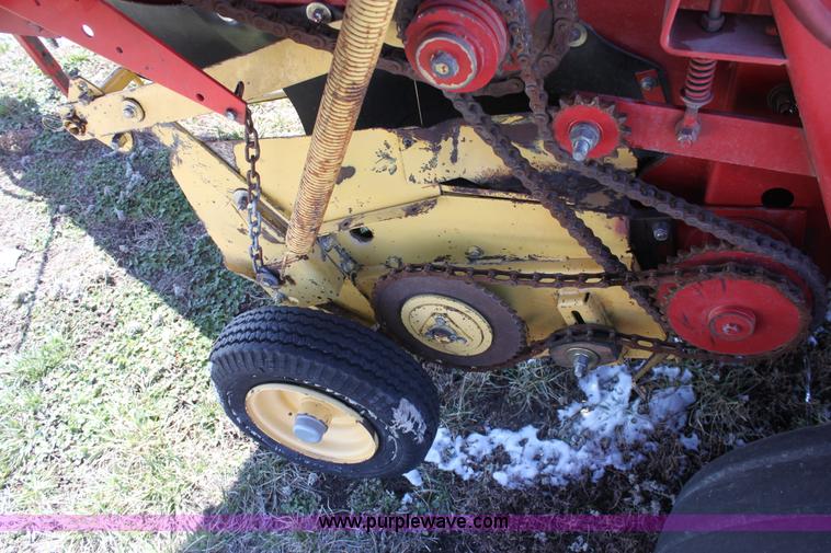 image for item AA9091 1991 New Holland 660 round baler