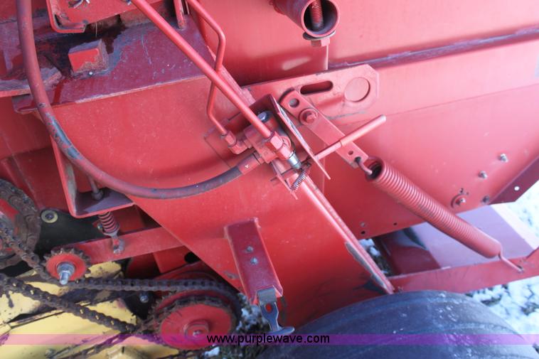image for item AA9091 1991 New Holland 660 round baler