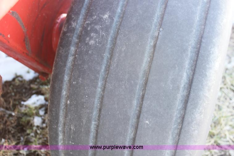 image for item AA9091 1991 New Holland 660 round baler