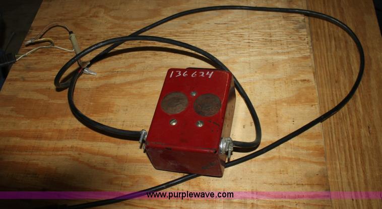 image for item AA9091 1991 New Holland 660 round baler