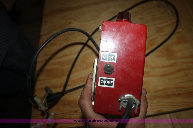 image for item AA9091 1991 New Holland 660 round baler