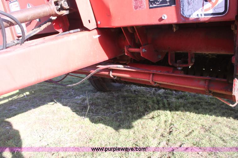 image for item AA9137 1997 Case IH 8465A round baler