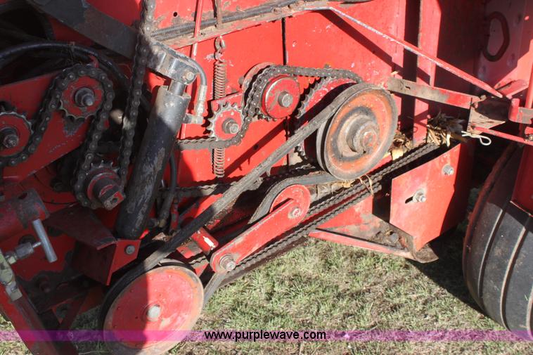 image for item AA9137 1997 Case IH 8465A round baler