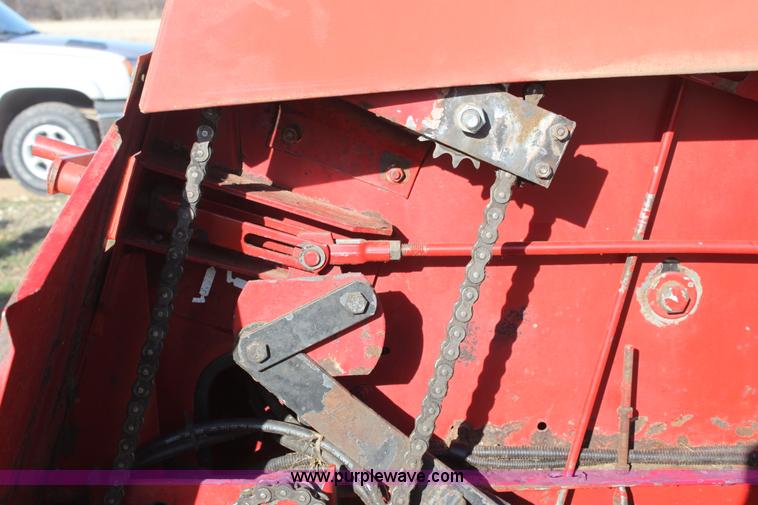 image for item AA9137 1997 Case IH 8465A round baler