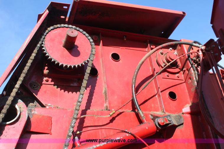 image for item AA9137 1997 Case IH 8465A round baler