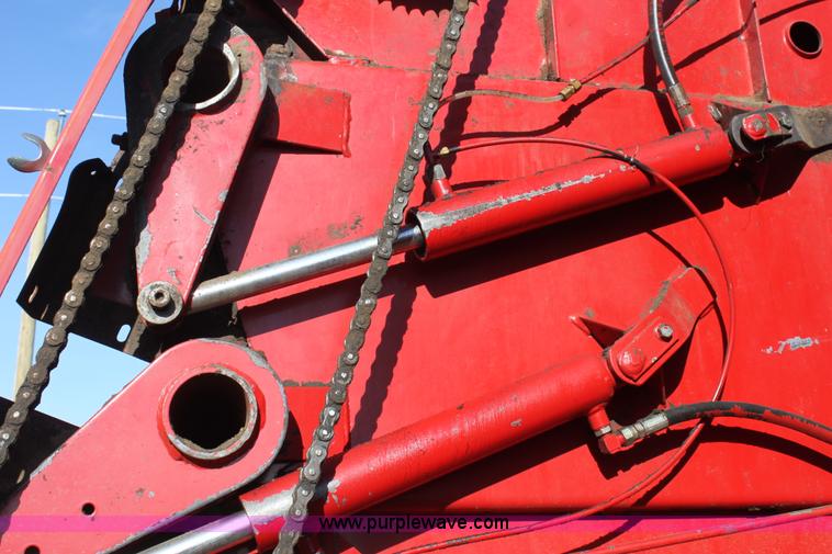 image for item AA9137 1997 Case IH 8465A round baler