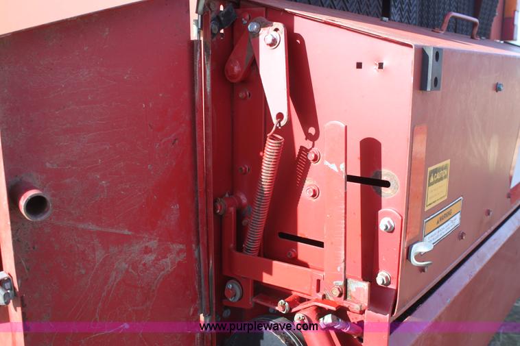 image for item AA9137 1997 Case IH 8465A round baler