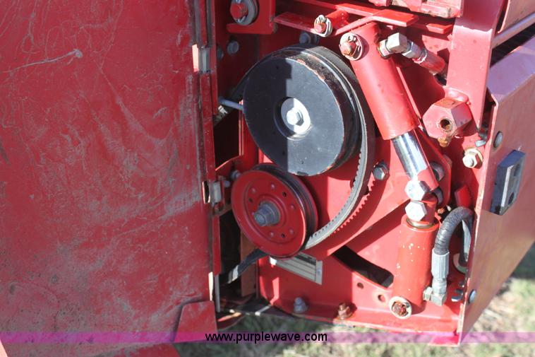 image for item AA9137 1997 Case IH 8465A round baler