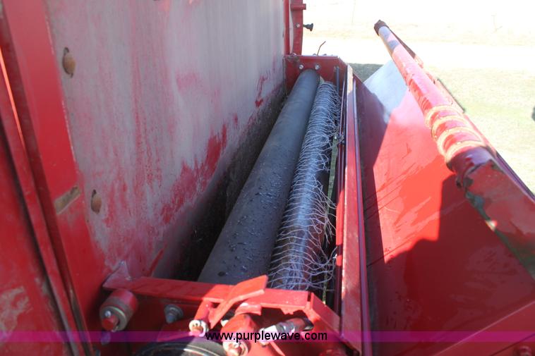 image for item AA9137 1997 Case IH 8465A round baler