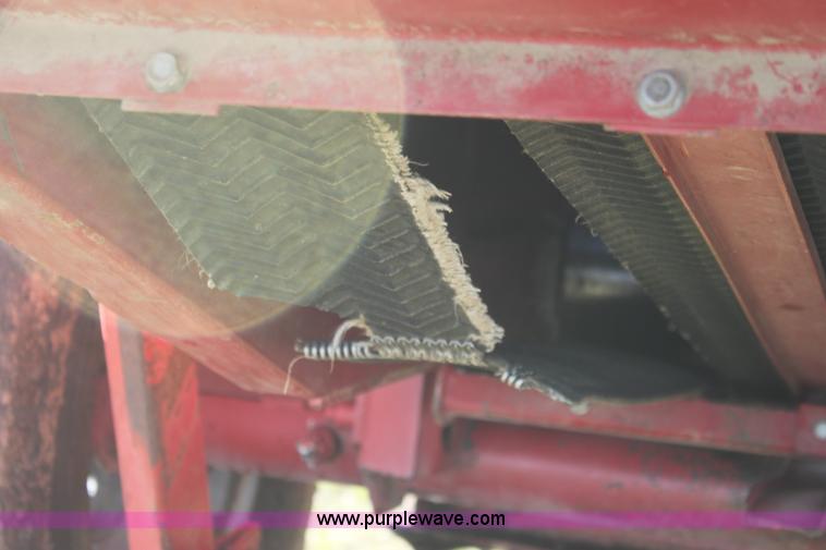 image for item AA9137 1997 Case IH 8465A round baler