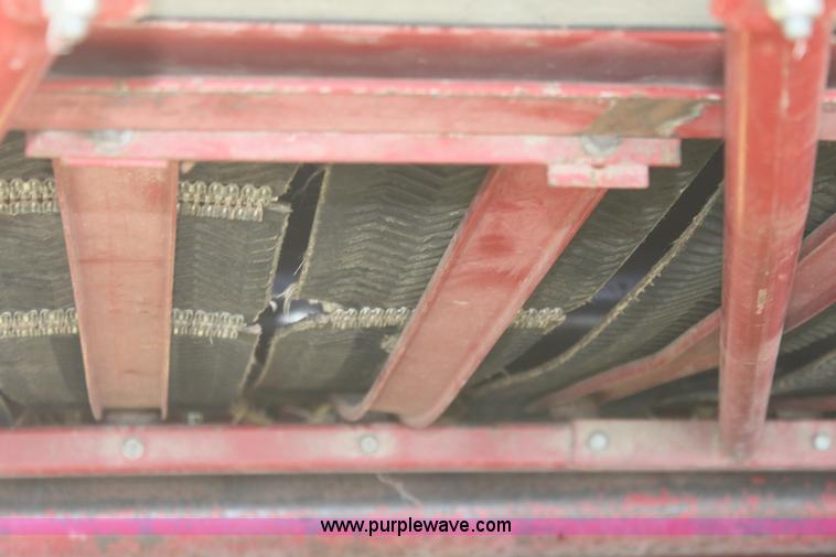 image for item AA9137 1997 Case IH 8465A round baler