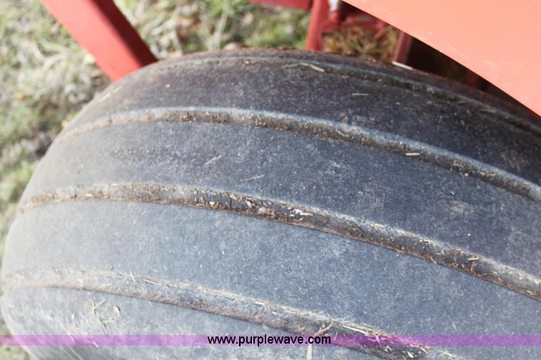 image for item AA9137 1997 Case IH 8465A round baler