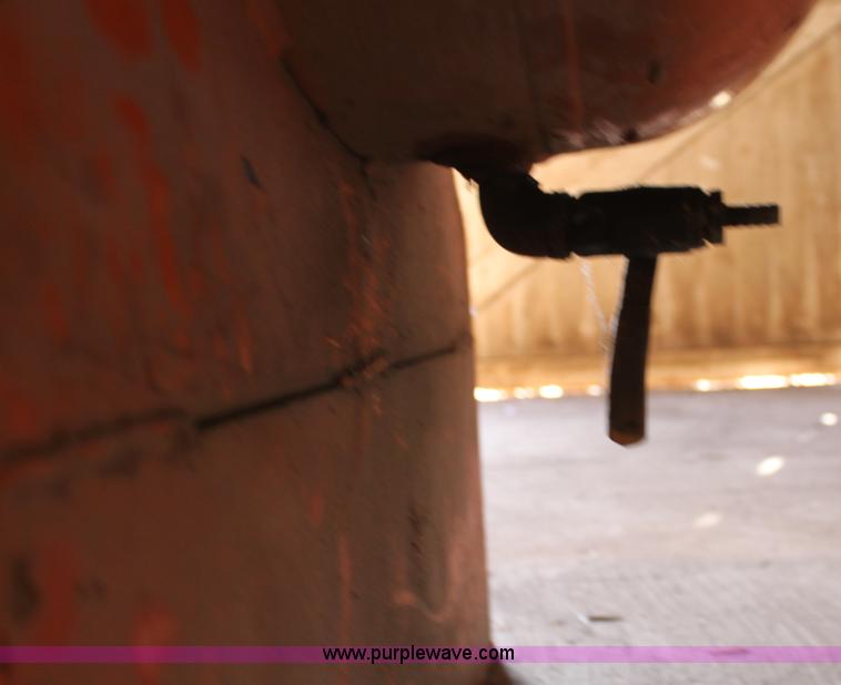 image for item AA9139 1981 Manchester 80 gallon air compressor