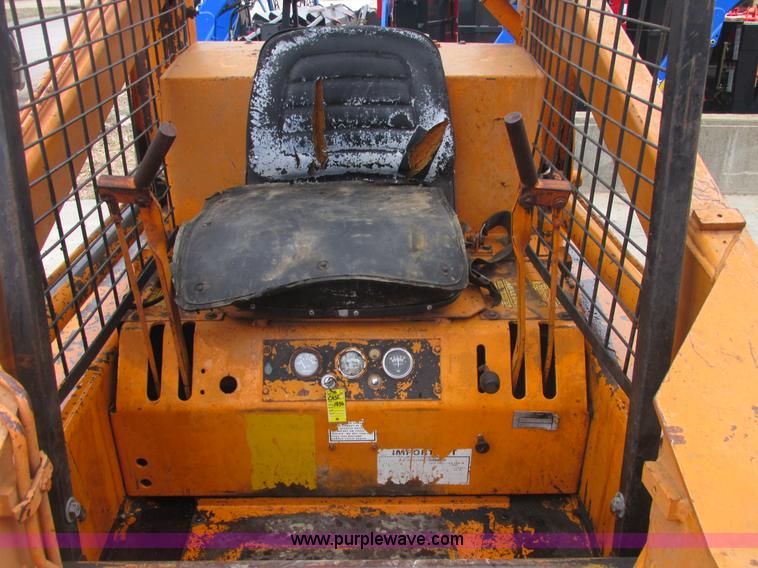 image for item AB9432 1977 Case 1830 skid steer