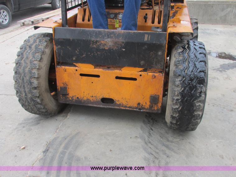 image for item AB9432 1977 Case 1830 skid steer