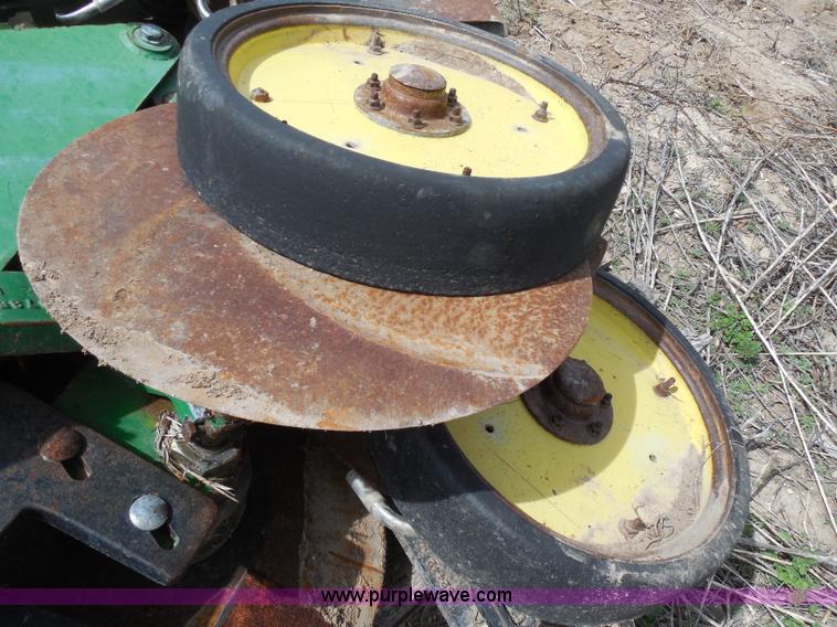 image for item AG9872 (8) John Deere single disk fertilizer openers