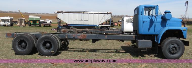 image for item B4666 1971 Dodge T80 cab and chassis