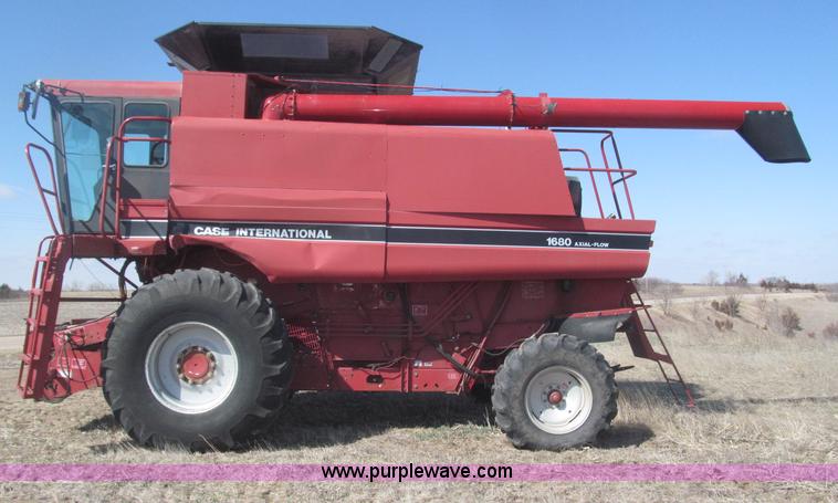 image for item B5438 1992 Case IH 1680 Axial-Flow combine
