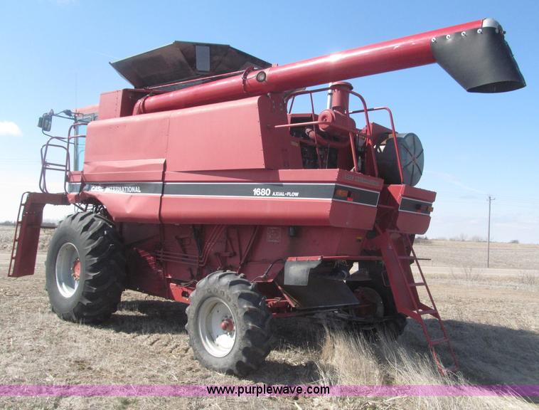 image for item B5438 1992 Case IH 1680 Axial-Flow combine