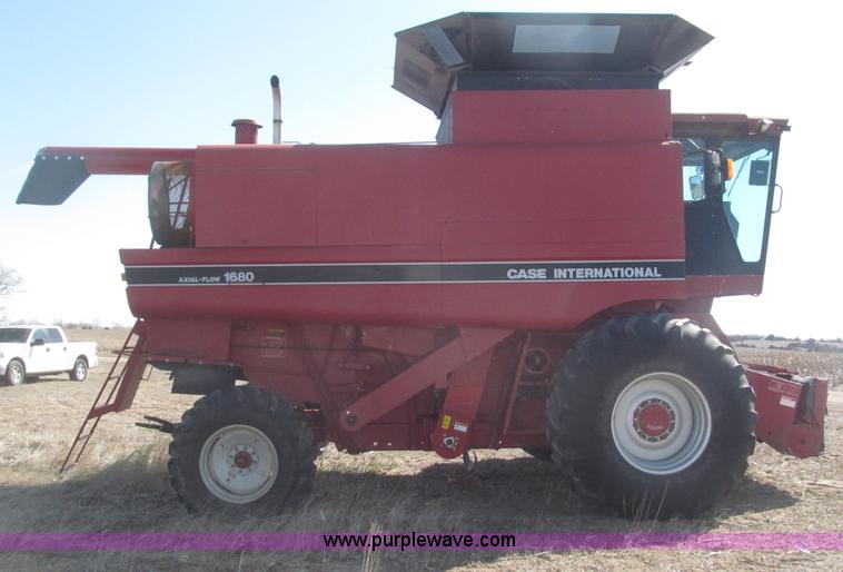 image for item B5438 1992 Case IH 1680 Axial-Flow combine